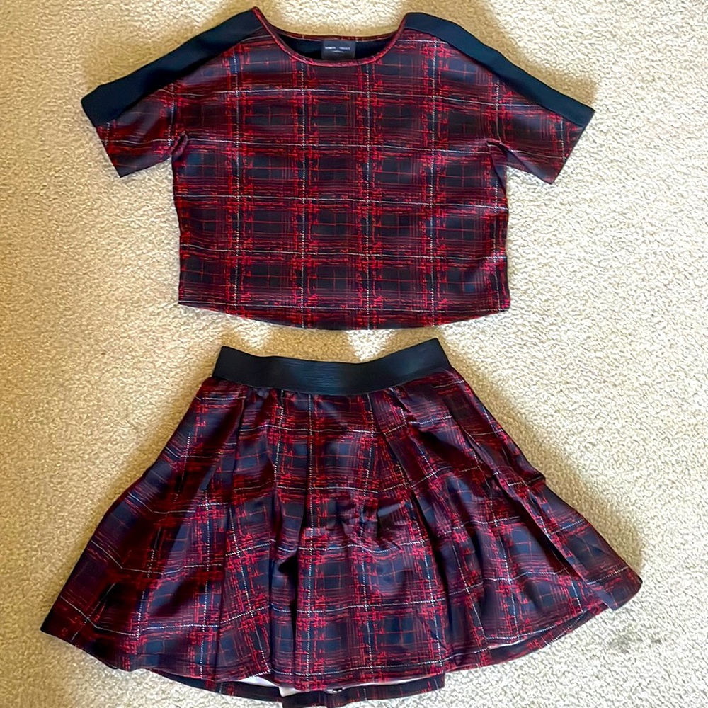 Romeo & Juliet Couture Women’s Two Piece Plaid Set, Size Small, Great Condition!